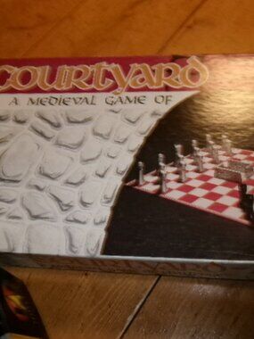 Vtg !985 Courtyard Medevil game of challenge very good shape